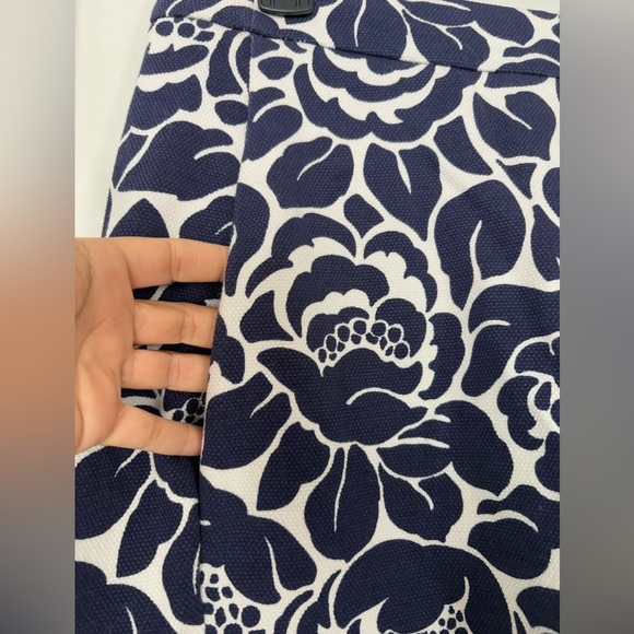 Boden Navy/ Ivory Stretchy Cotton Knit A-Line Mini Skirt. Inverted Front Pleat - Picture 4 of 15